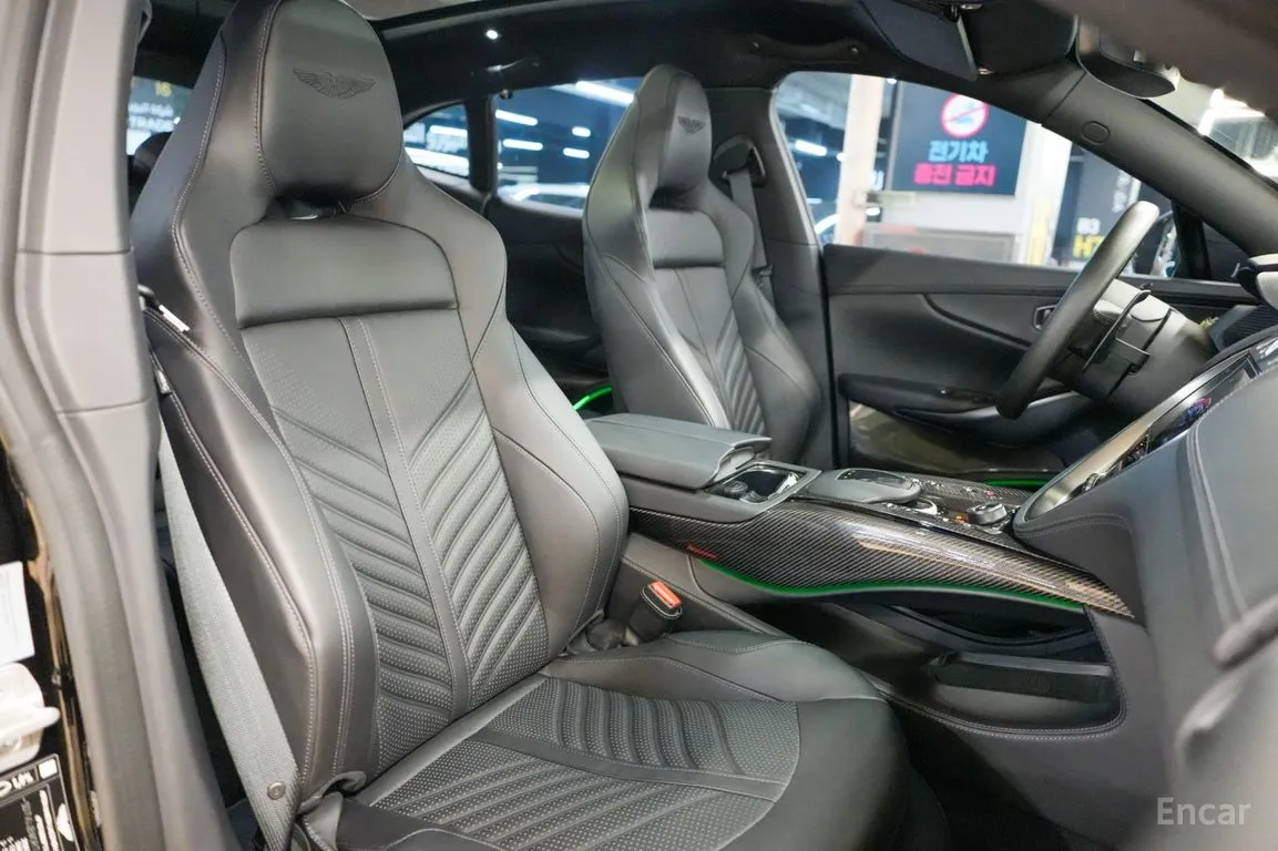 Aston Martin DBX 4.0 V8 707