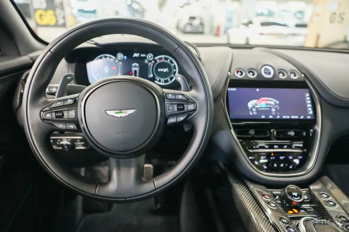 Aston Martin DBX 4.0 V8 707