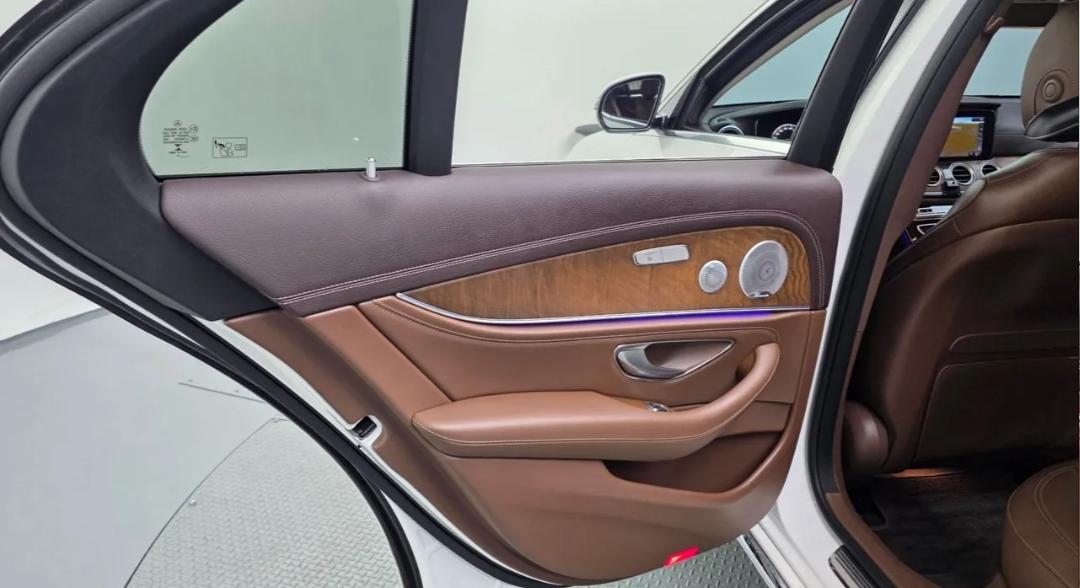Mercedes-Benz E-Class W213 E300e Exclusive