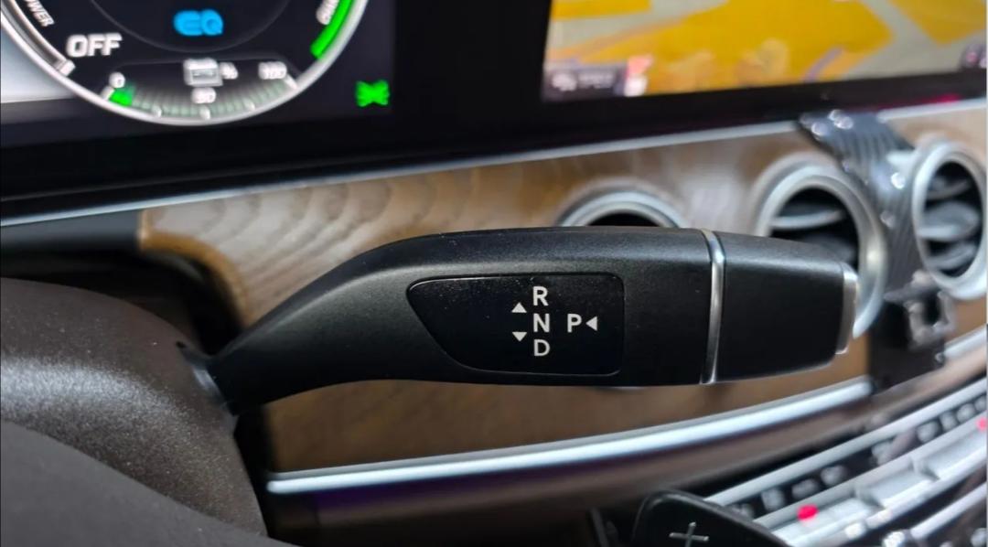 Mercedes-Benz E-Class W213 E300e Exclusive