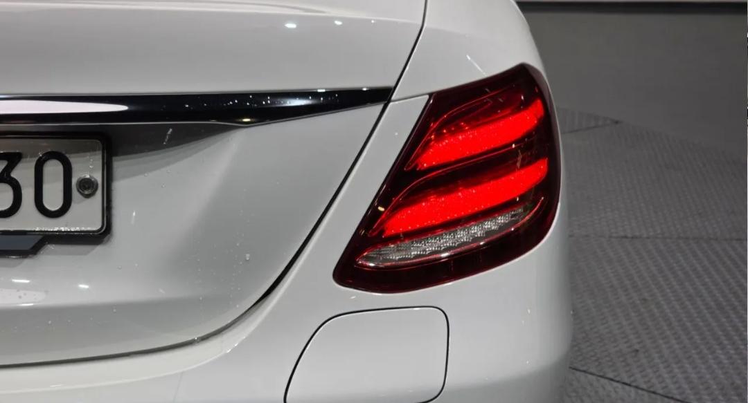 Mercedes-Benz E-Class W213 E300e Exclusive