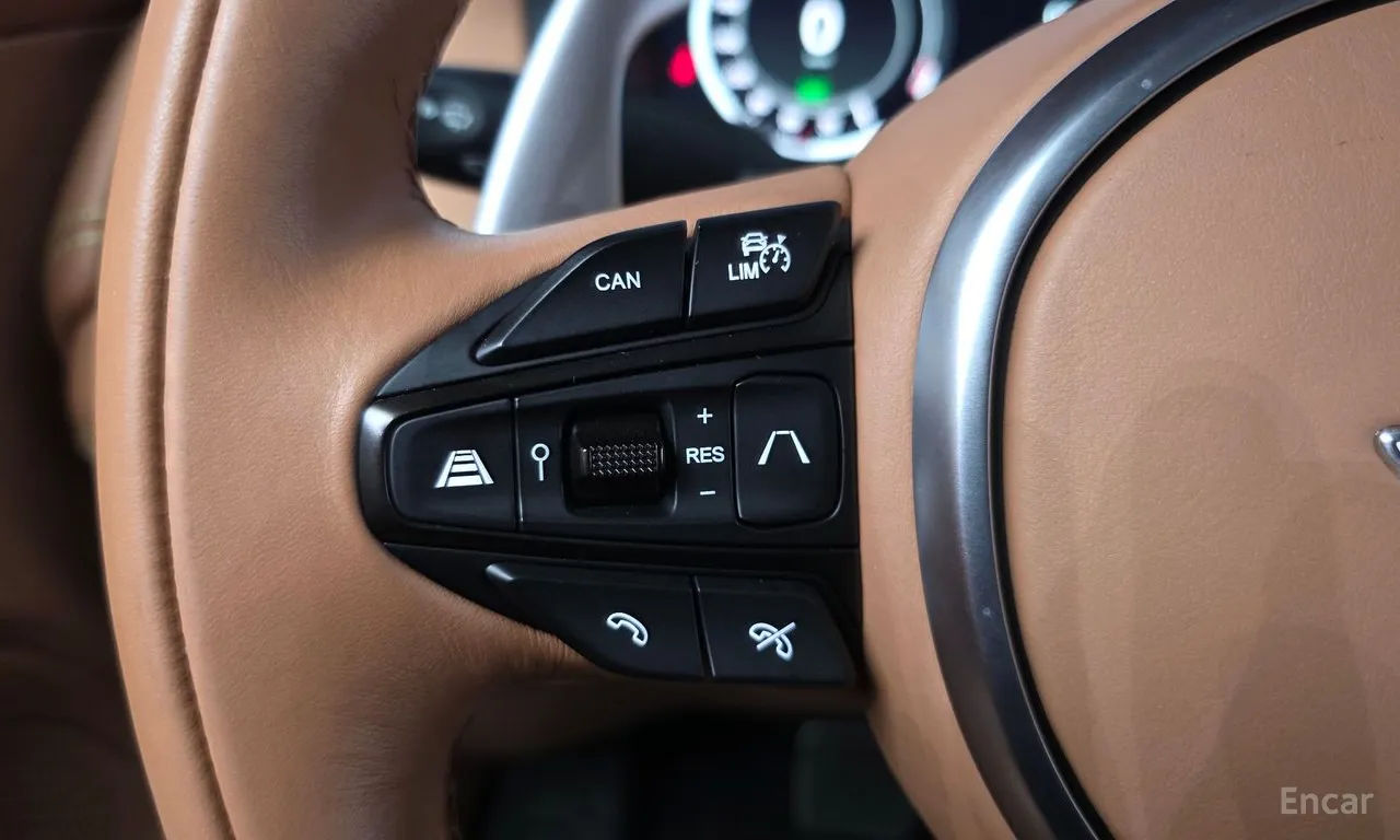 Aston Martin DBX 4.0 V8 707