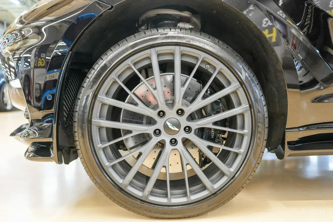 Aston Martin DBX 4.0 V8 707