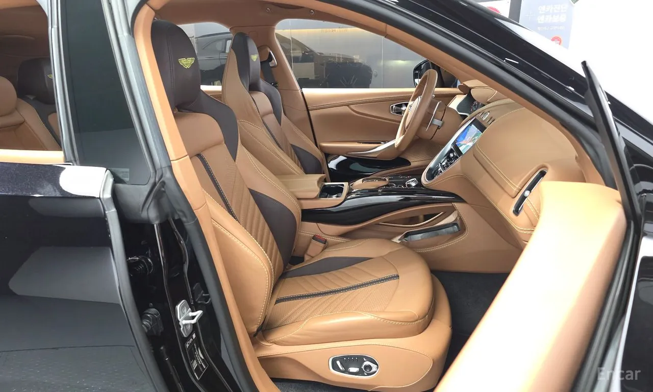 Aston Martin DBX 4.0 V8 707