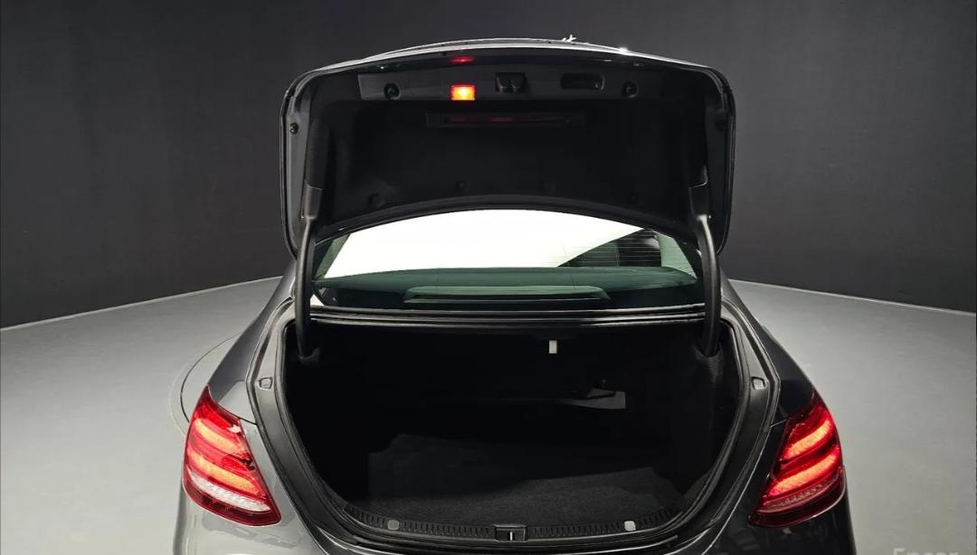 Mercedes-Benz E-Class W213 E200 Avantgarde