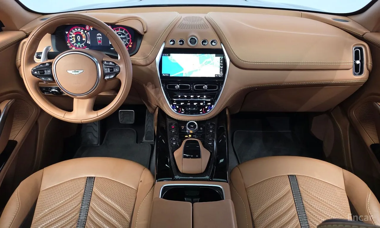 Aston Martin DBX 4.0 V8 707
