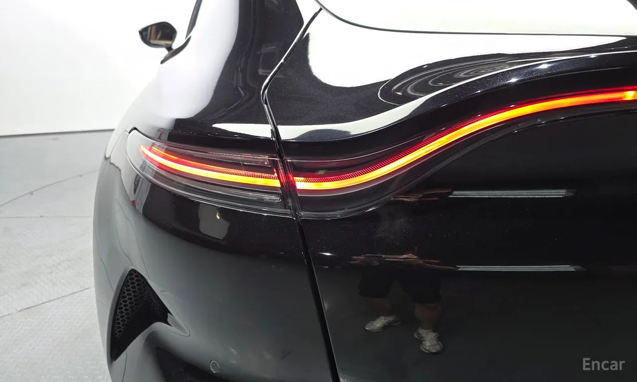 Aston Martin DBX 4.0 V8 707