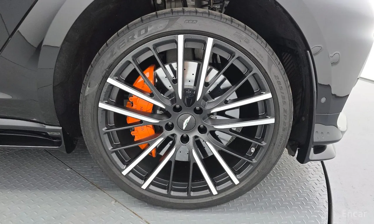 Aston Martin DBX 4.0 V8 707