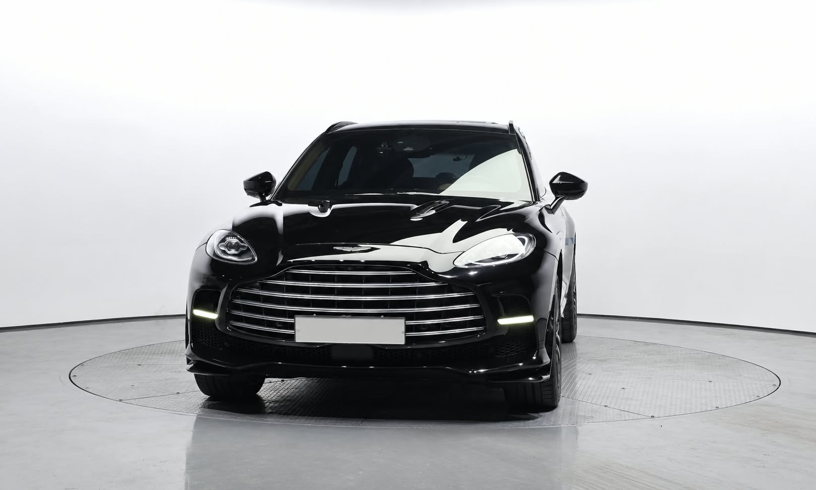 Aston Martin DBX 4.0 V8 707