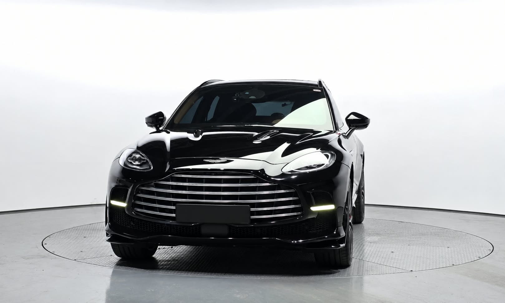 Aston Martin DBX 4.0 V8 707