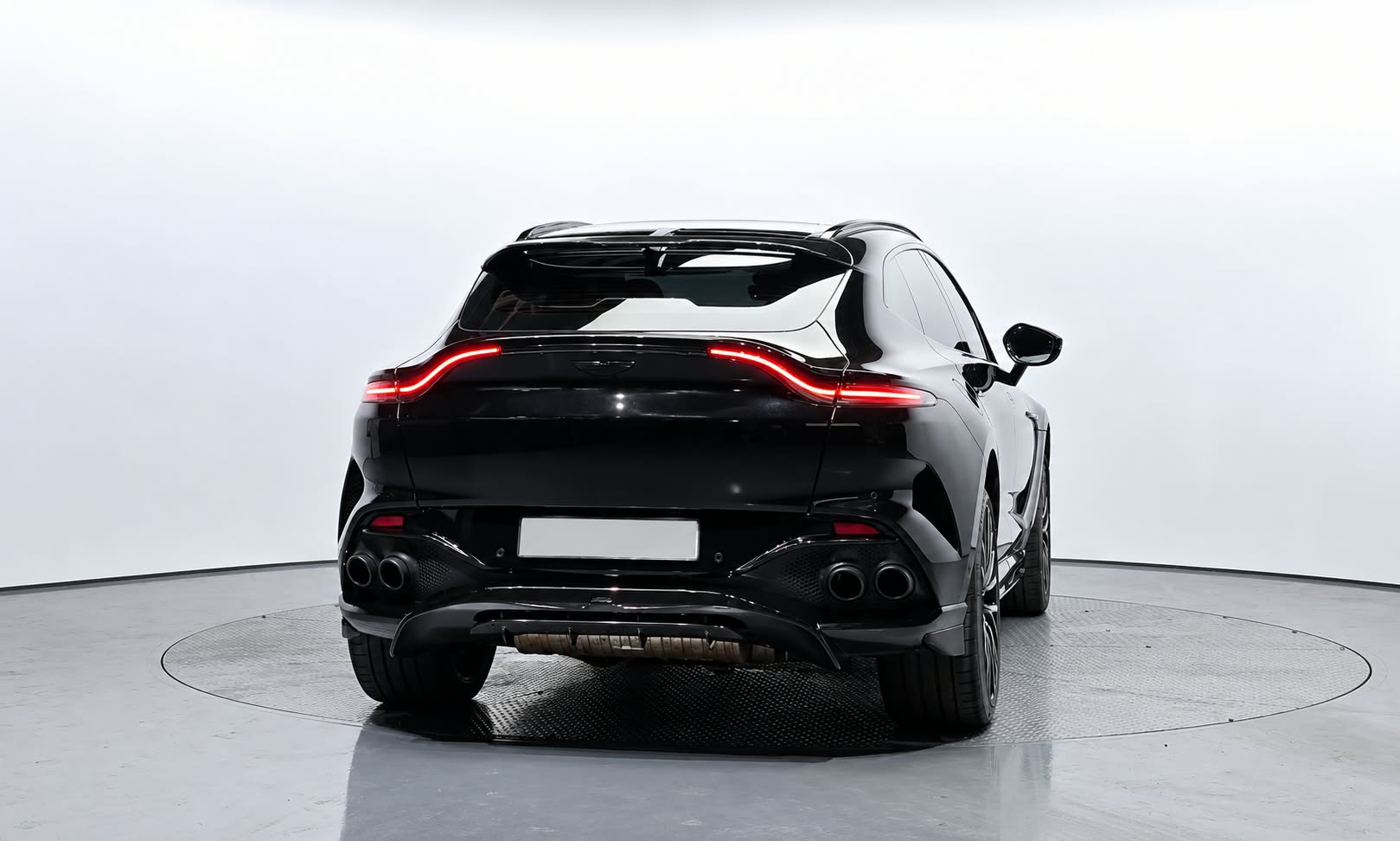 Aston Martin DBX 4.0 V8 707