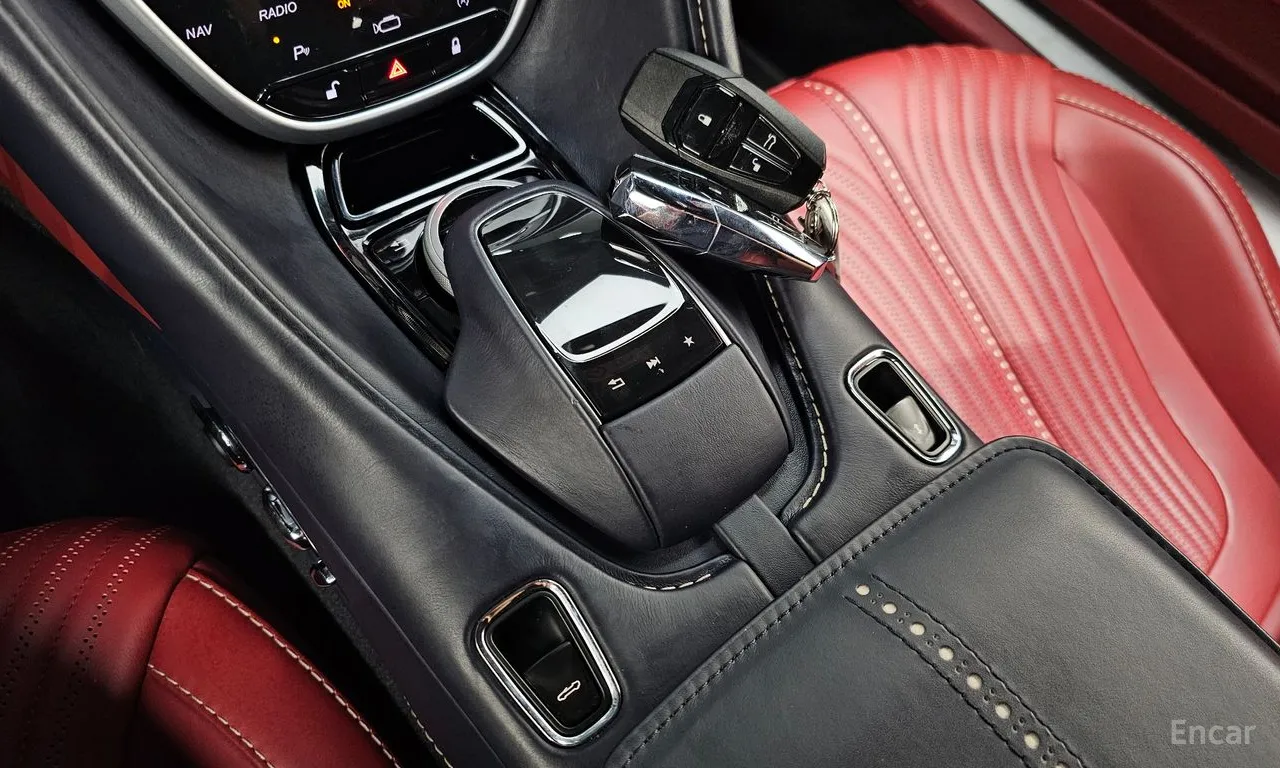 Aston Martin DB11 4.0 V8 Volante