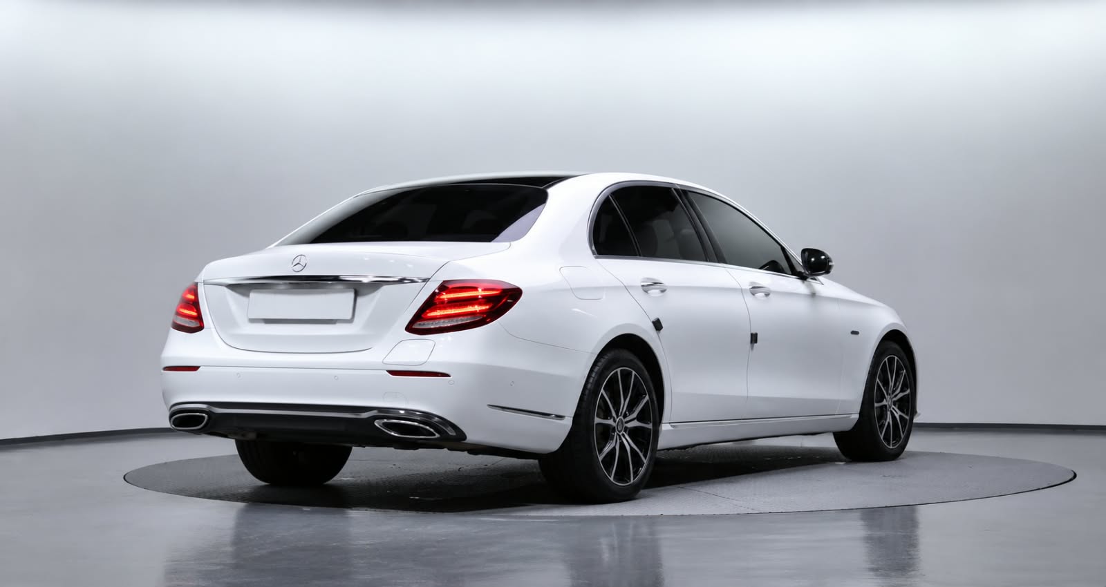 Mercedes-Benz E-Class W213 E300e Exclusive