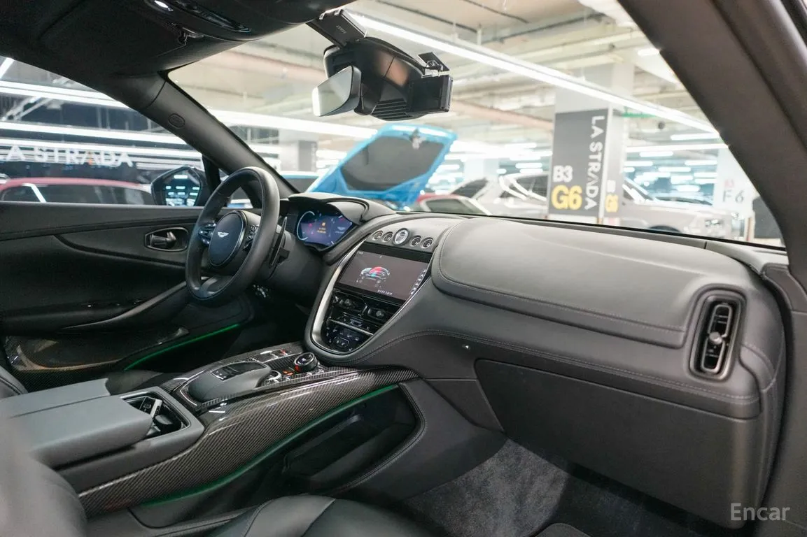 Aston Martin DBX 4.0 V8 707