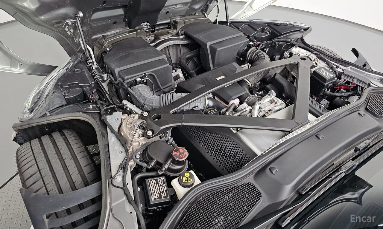 Aston Martin DB11 4.0 V8 Volante