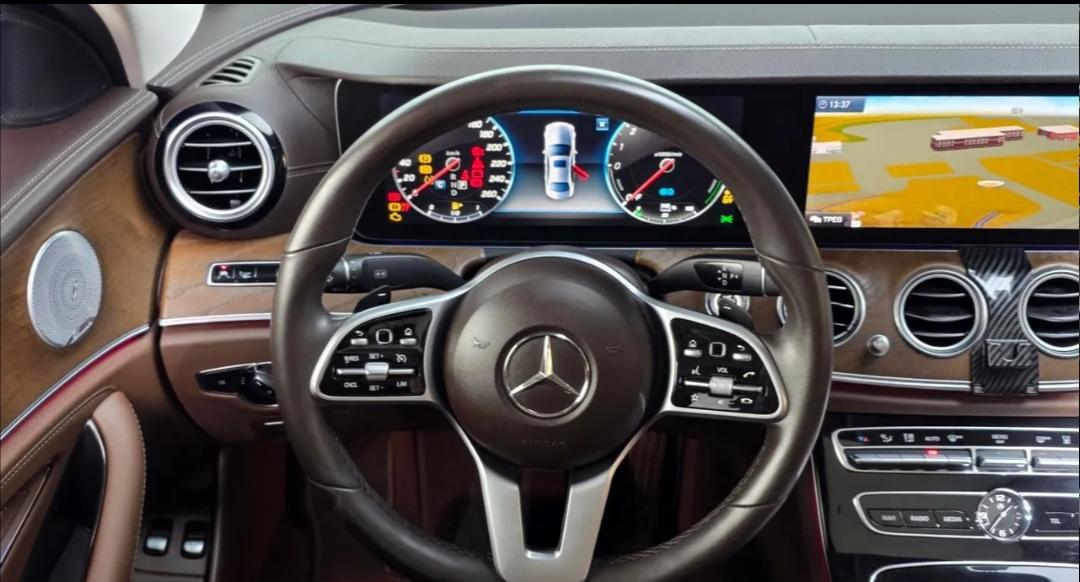 Mercedes-Benz E-Class W213 E300e Exclusive
