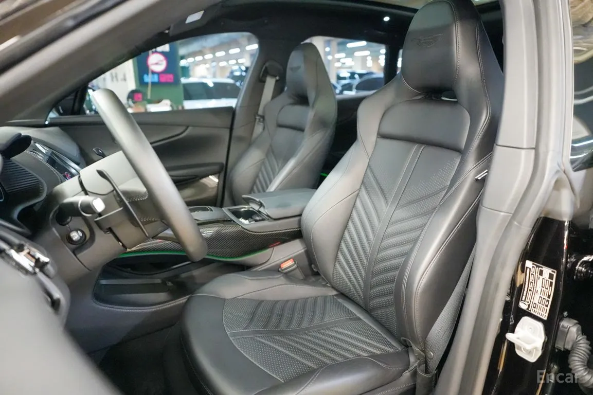 Aston Martin DBX 4.0 V8 707