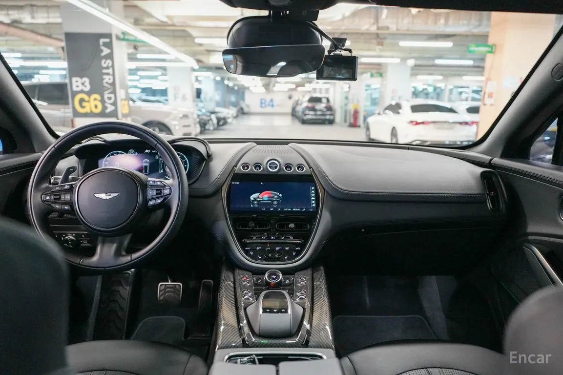 Aston Martin DBX 4.0 V8 707