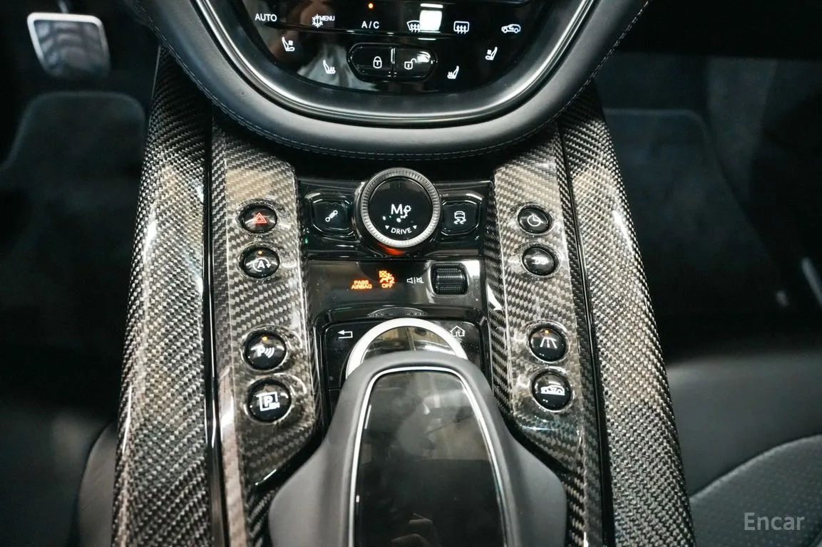 Aston Martin DBX 4.0 V8 707