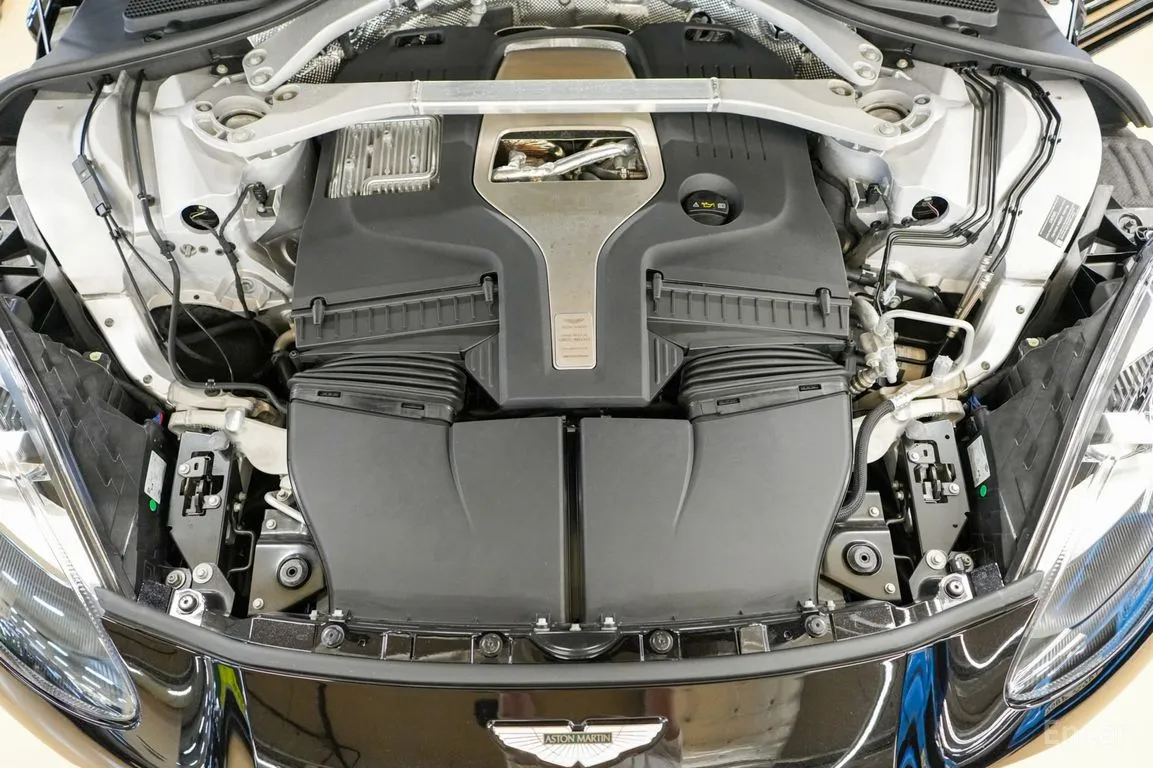 Aston Martin DBX 4.0 V8 707