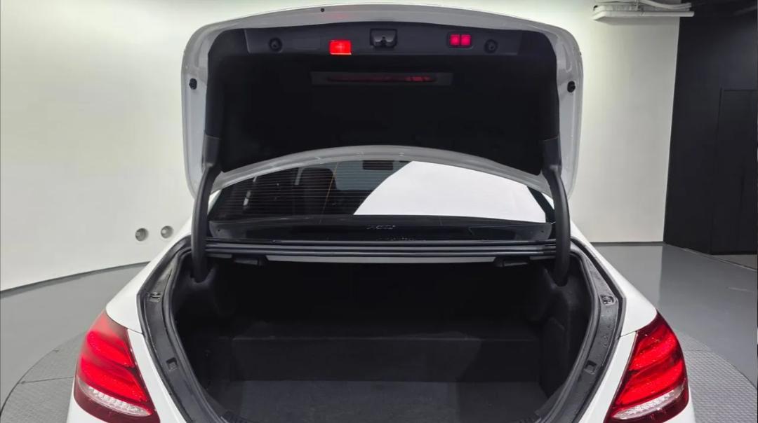 Mercedes-Benz E-Class W213 E300e Exclusive