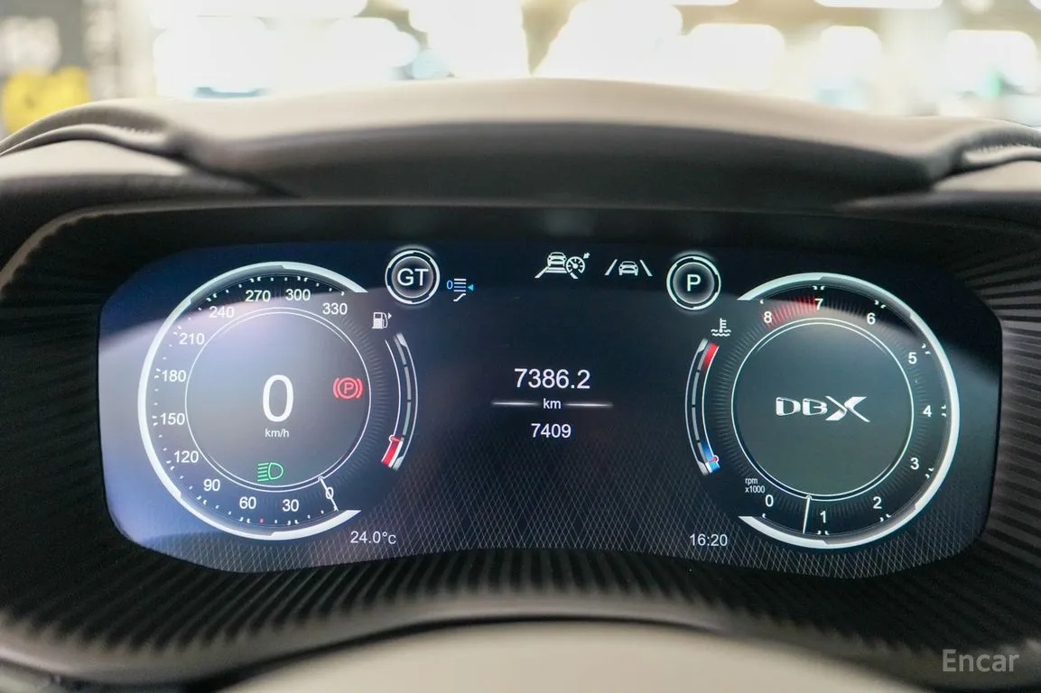 Aston Martin DBX 4.0 V8 707